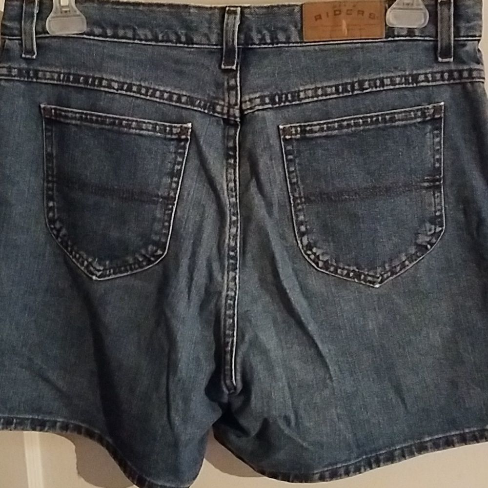 Shorts - Picture 3 of 4